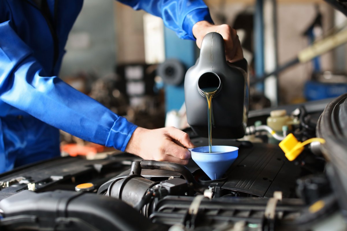 🔧 Pro Tip: Regular oil changes help your engine run smoother and longer. Visit us for a full-service oil change and get a FREE car wash! #CarCare #ShreveportAutoService