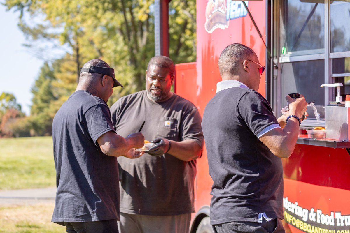 1340AMFOXSports's tweet photo. Participants of the inaugural Sugar Ray Leonard Jr. “Women Empowerment” Celebrity Golf Tournament presented by Next Health were treated to tasty barbecue from @bbqandtech as they took at break on the golf course. The event was held at Lakewood Country Club. 

📸: @Enjoymediasbj https://t.co/nwuAQoFAFj