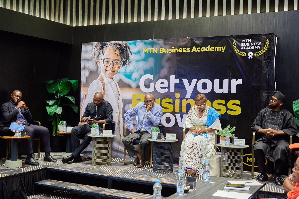 Camer_Digital's tweet photo. 🚀 La MTN Business Academy fait peau neuve ! 🚀

Durant deux jours, @MTNCameroon propose une formation complète pour entrepreneurs. 

Une initiative innovante qui accompagne les leaders de demain vers le succès 💼🔥.

#LeBusinessEnMieux https://t.co/cSrsZmxMVl