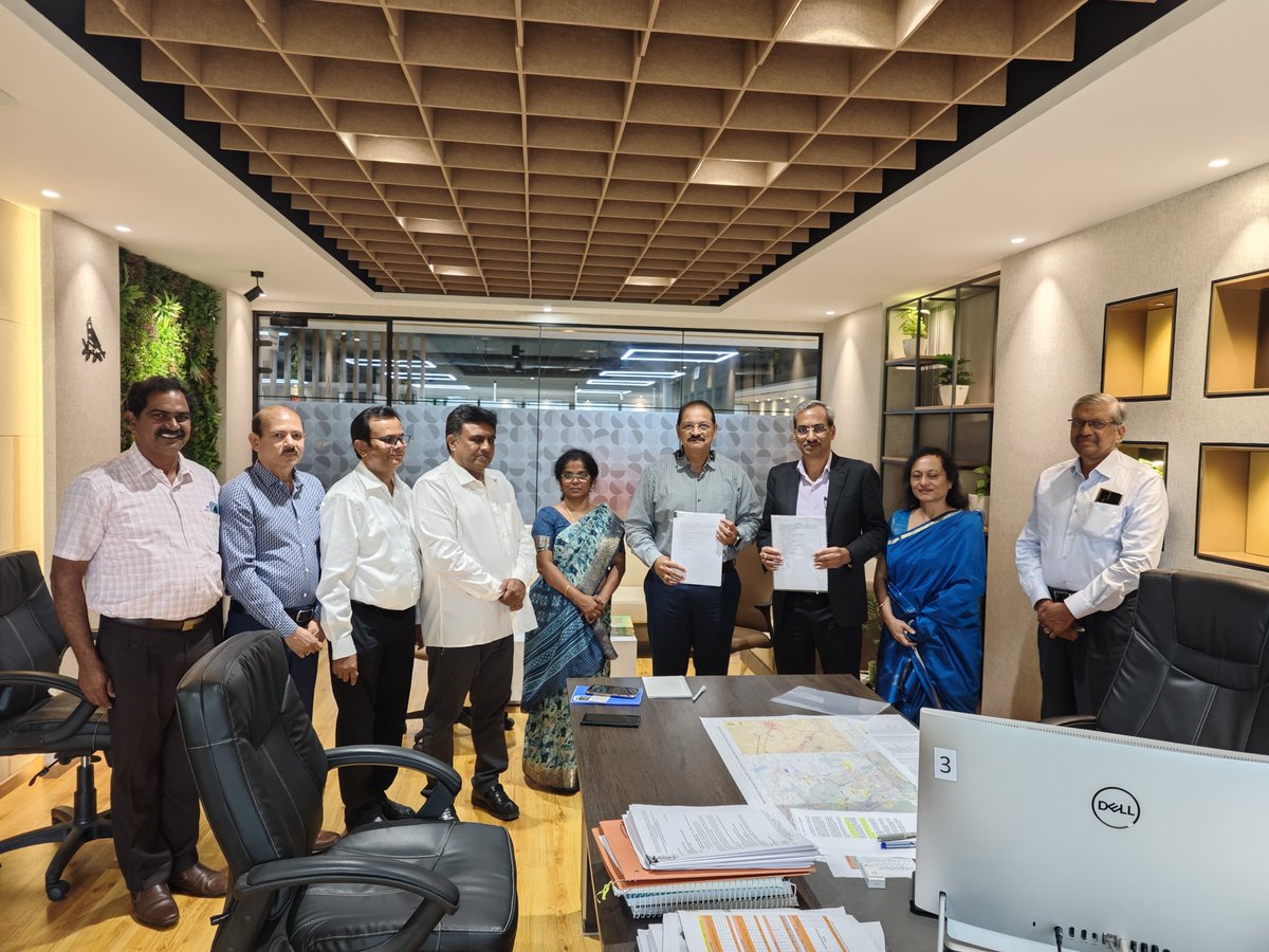 RITESLIMITED's tweet photo. For a Greener Freight Future! ๐ฑ #RITES bagged an order for constructing #PrivateFreightTerminals in #Ballari on a #turnkey basis. Initially awarded as a #consultancy project, this has now evolved with RITES taking charge of the construction at #Dharmapura & #SusheelNagar.
(1/2) https://t.co/9KJYSUjyrU
