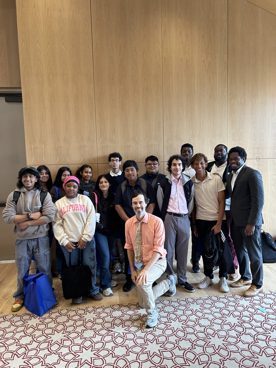 thelabschoolbx's tweet photo. 223 Students attended the ​Bronx Tech Hub first-ever Bronx Tech Job Fair, at Fordham University hosted by MS 223 alum George Nunez.  Students were able to network, career develop, and explore the different vibrant tech opportunities in the Bronx.
 #LSFT #District7 #mshs223 https://t.co/dDLK3miMd2