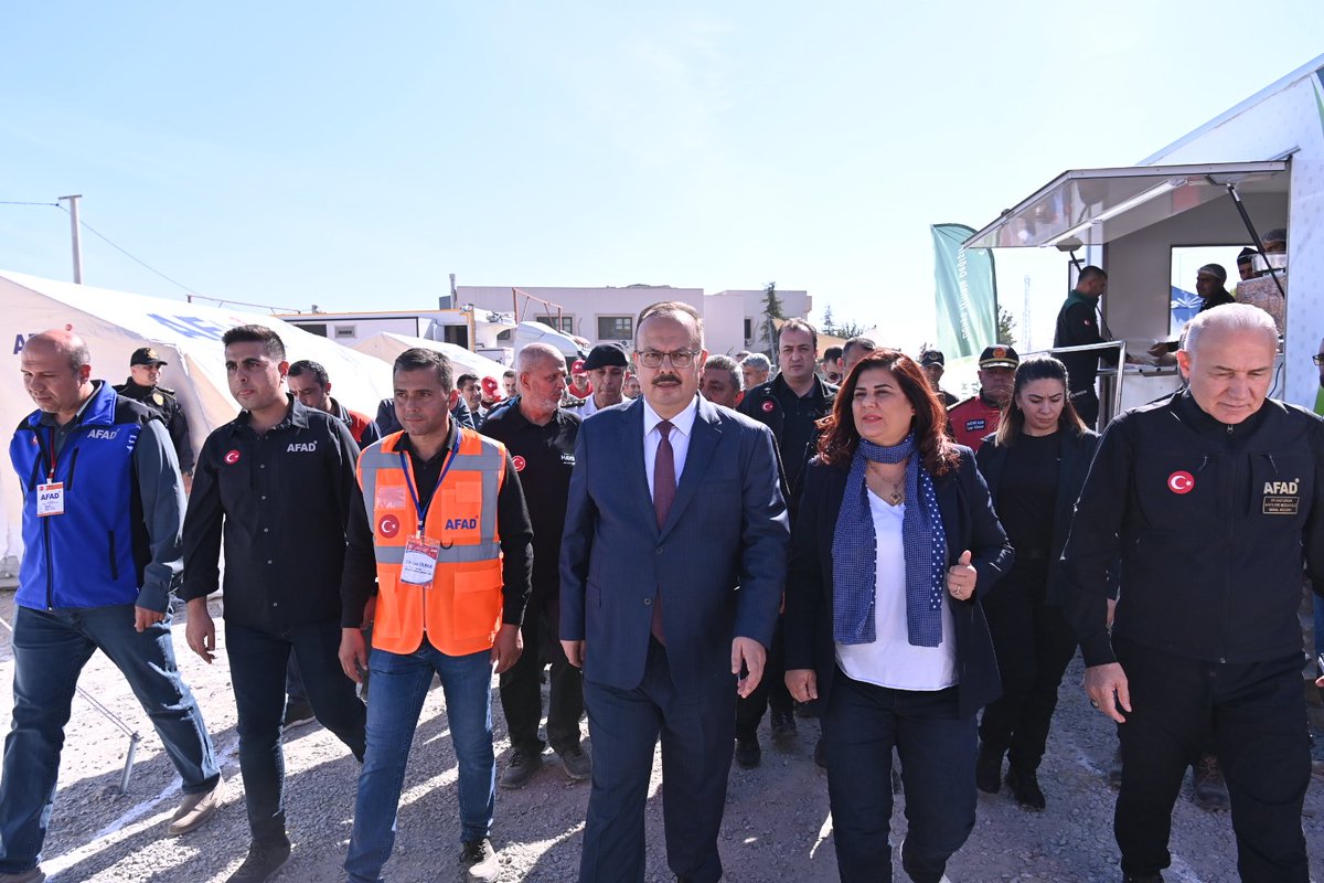 AydinValiligi's tweet photo. Vali @YakupCanbolat,

#Aydın Bölge Düzeyi Afet Tatbikatı kapsamında kurulan;

📌 Çadırkent Barınma Alanı'nda incelemelerde bulundu.

📍AYTER Alanı https://t.co/dxlLyrnheW