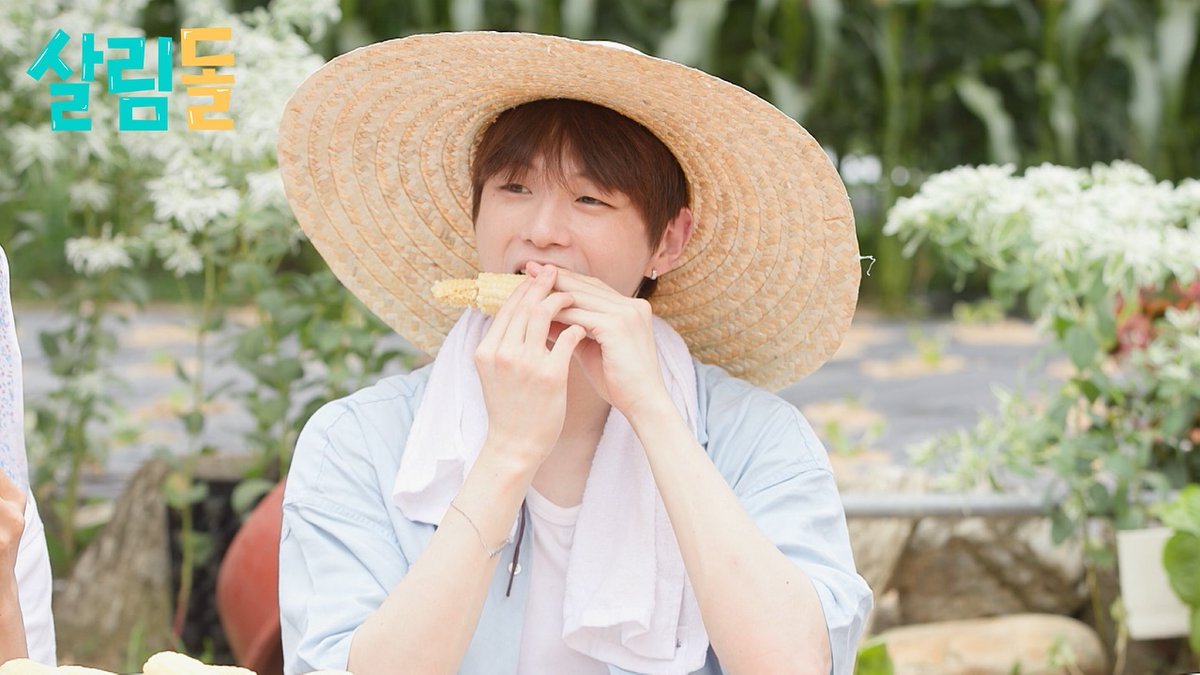 melovesdaniel's tweet image. 최근 실망이 컸던 일:
나 그동안 강다니엘 이렇게(위) 생긴 줄 알았는데 가까이서 보니까 이렇게(아래) 생겼음ㅡㅡ 하나도 안 귀엽고 존나 쌔끈빠끈함