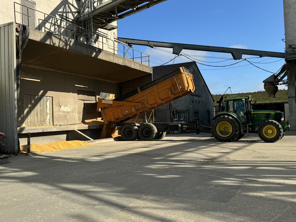 Christophe Grison (@agritof60) on Twitter photo Tournée des silos <a href="/valfrancecoop/">Valfrancecoop</a> en cette période maïs tendue merci à toutes les équipes mobilisées pour sécher le maïs de nos sociétaires . Objectif la qualité en quantité pour fournir nos partenaires agroalimentaire <a href="/lacoopagricole/">La Coopération Agricole</a> <a href="/Metiersdugrain/">La Coopération Agricole Métiers du grain</a> <a href="/AGPM_mais/">AGPM</a> <a href="/Fragritwittos/">FranceAgritwittos♥️</a> Tournée des silos <a href="/valfrancecoop/">Valfrancecoop</a> en cette période maïs tendue merci à toutes les équipes mobilisées pour sécher le maïs de nos sociétaires . Objectif la qualité en quantité pour fournir nos partenaires agroalimentaire <a href="/lacoopagricole/">La Coopération Agricole</a> <a href="/Metiersdugrain/">La Coopération Agricole Métiers du grain</a> <a href="/AGPM_mais/">AGPM</a> <a href="/Fragritwittos/">FranceAgritwittos♥️</a>