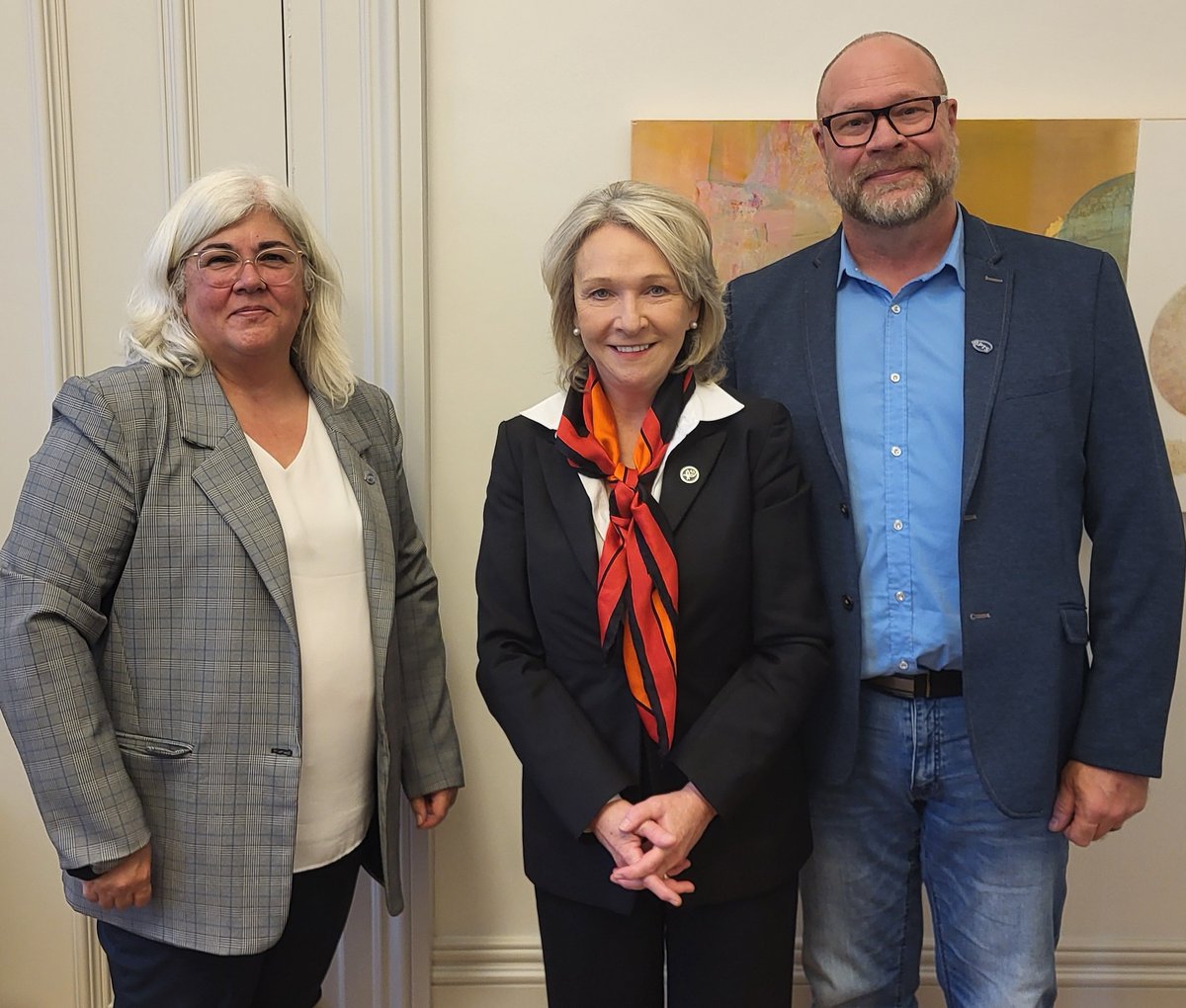 Robert Comeau (@rcomeauapts) on Twitter photo Nous avons rencontré <a href="/SBelangerCAQ/">Sonia Bélanger</a> afin de porter la voix de nos membres œuvrant auprès des personnes aînées et vulnérables. Nous avons discuté de la politique nationale de soins et services à domicile, de dénonciation de la maltraitance, de #SST et de soins alternatifs #polqc Nous avons rencontré <a href="/SBelangerCAQ/">Sonia Bélanger</a> afin de porter la voix de nos membres œuvrant auprès des personnes aînées et vulnérables. Nous avons discuté de la politique nationale de soins et services à domicile, de dénonciation de la maltraitance, de #SST et de soins alternatifs #polqc