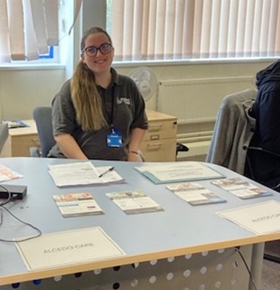 PeteJamiesonDWP's tweet photo. @StHelensJobcentre hosted a recruitment event this month. A massive success with 18 employers &amp; 133 residents attending resulting in 10 Job Offers on the day, and 200+ second interviews arranged 👏👏
@sthelenscouncil @AlcedoCare @LpoolCityRegion @MerseyPolice  #DWPApprenticeships https://t.co/hAD2NP3oe6