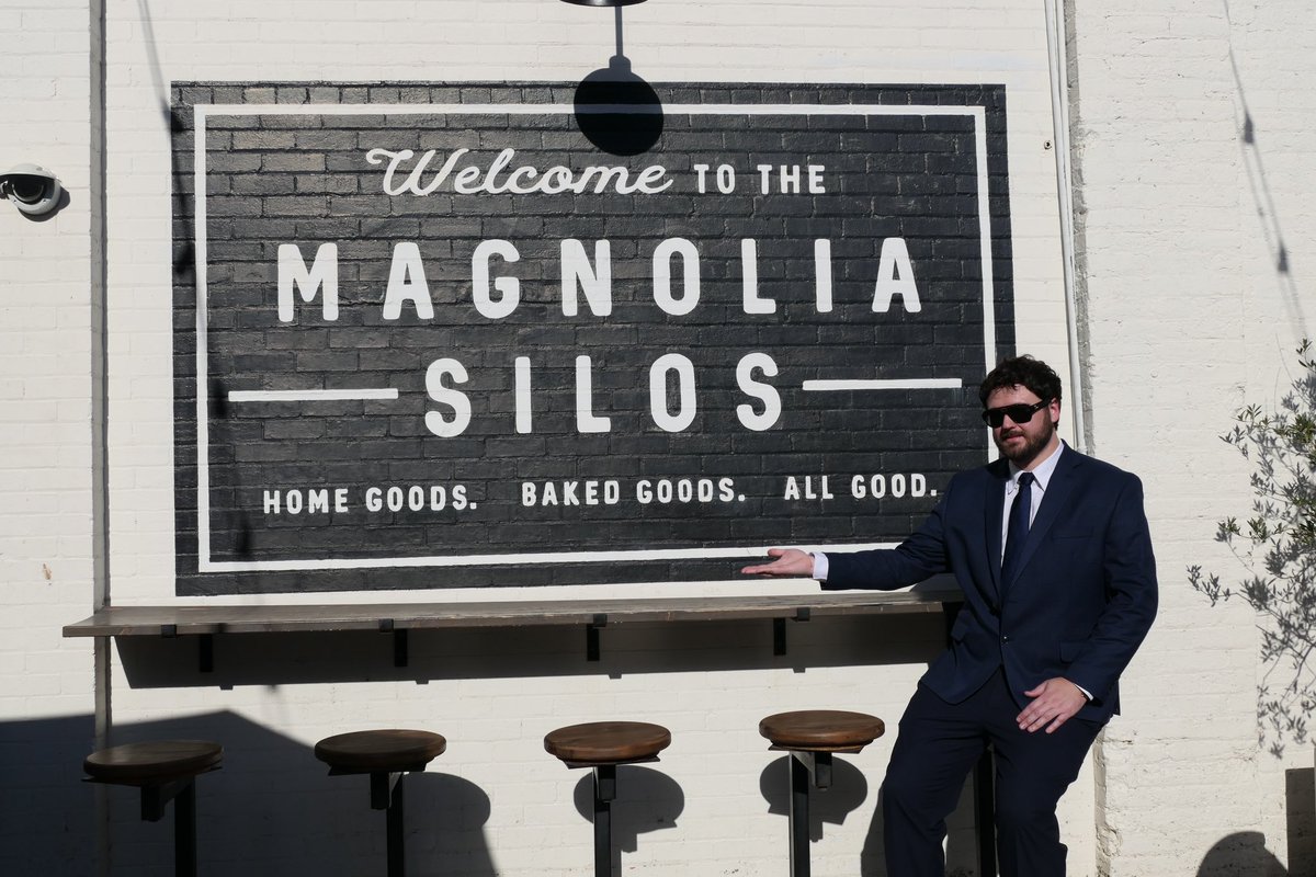 realScottPfaff's tweet photo. Magnolia in the Fall! What a beautiful vibe! Enjoyed this little stop while visiting with my client and vendors in Waco, TX! #HappyFall 🍂 https://t.co/I7XTgsVc2R