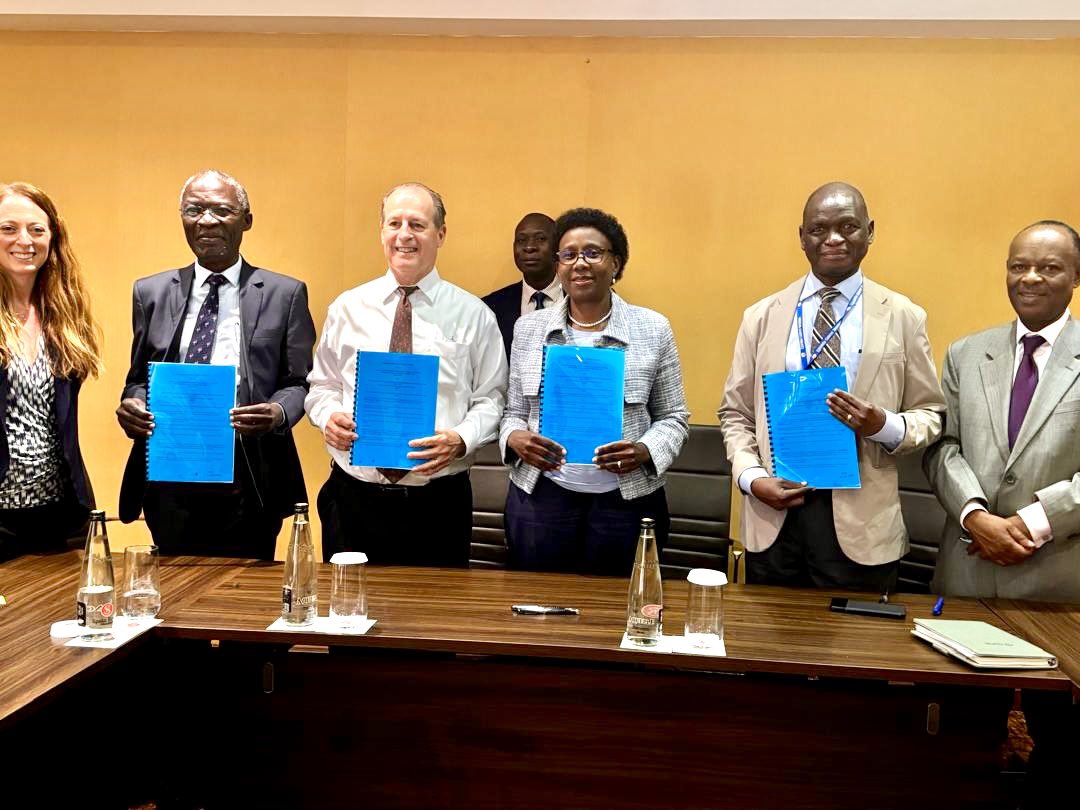 UgandaCancerIns's tweet photo. A significant milestone in the fight against Sickle Cell Anemia has been achieved today with the signing of a Memorandum of Understanding (MoU) between the Ministry of Health, Joint Clinical Research Centre (JCRC), Uganda Cancer Institute (UCI)and Cincinnati Children's Hospital, https://t.co/WRxWE3ngnC