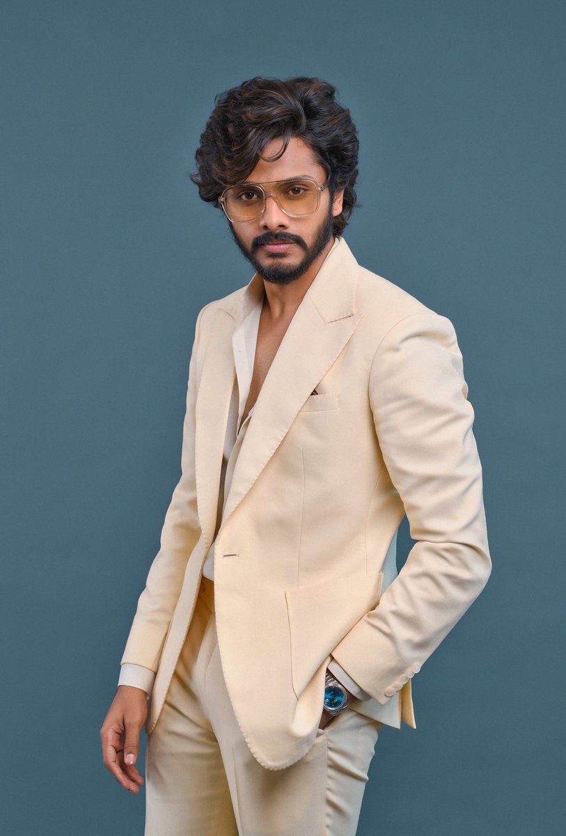 HaashtagCinema's tweet photo. When class meets charisma, you get #TejaSajja in a suit!

SuperHero @TejaSajja123 looks effortlessly charming as he prepares to own the stage for #IIFA Hosting 🌟 https://t.co/kmNdyIJR3H