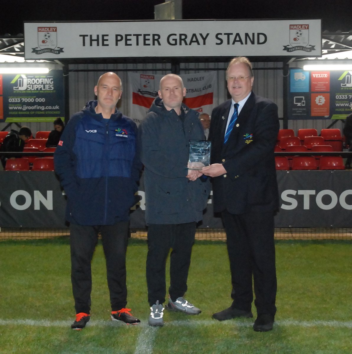 SouthernLeague1's tweet photo. 🏆AWARD WINNERS | League Director, David Knight, was on hand to present @hadleyfc with their @PST_Sport Club of the Month award for September 2024...

#SouthernLeague | #ClubOfTheMonth https://t.co/VJhxo8s0g0