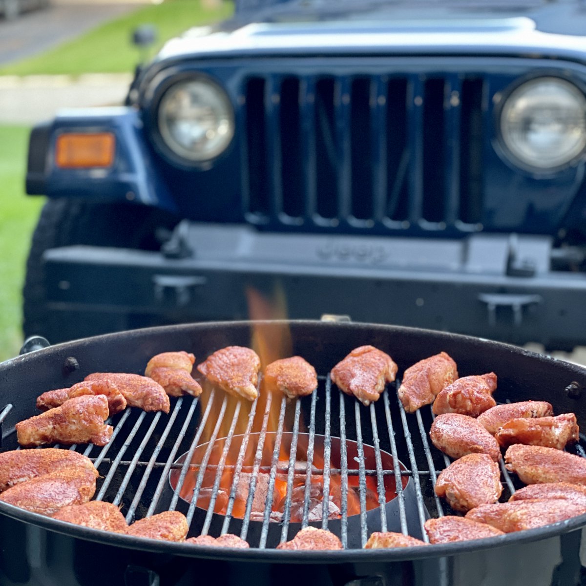 KosmosQ's tweet image. What better way to break up the work week than with some FLAVOR-packed wings!

What's your go-to wing flavor? #wings #wingwednesday #jeepnation #kosmosq