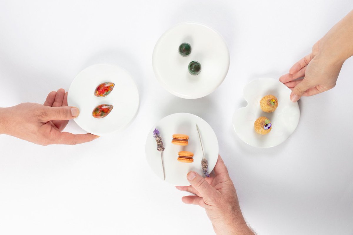 MarcFosh's tweet photo. Nuestros Petits Fours caseros…¿cuál elegirías primero?
#petitsfours #SweetDreams #palmademallorca #mallorca #michelinstar #GuiaMichelin @GuiaMichelin_ES #baleares #Spain #solesrepsol @GuiaRepsol https://t.co/q4zPWflggq