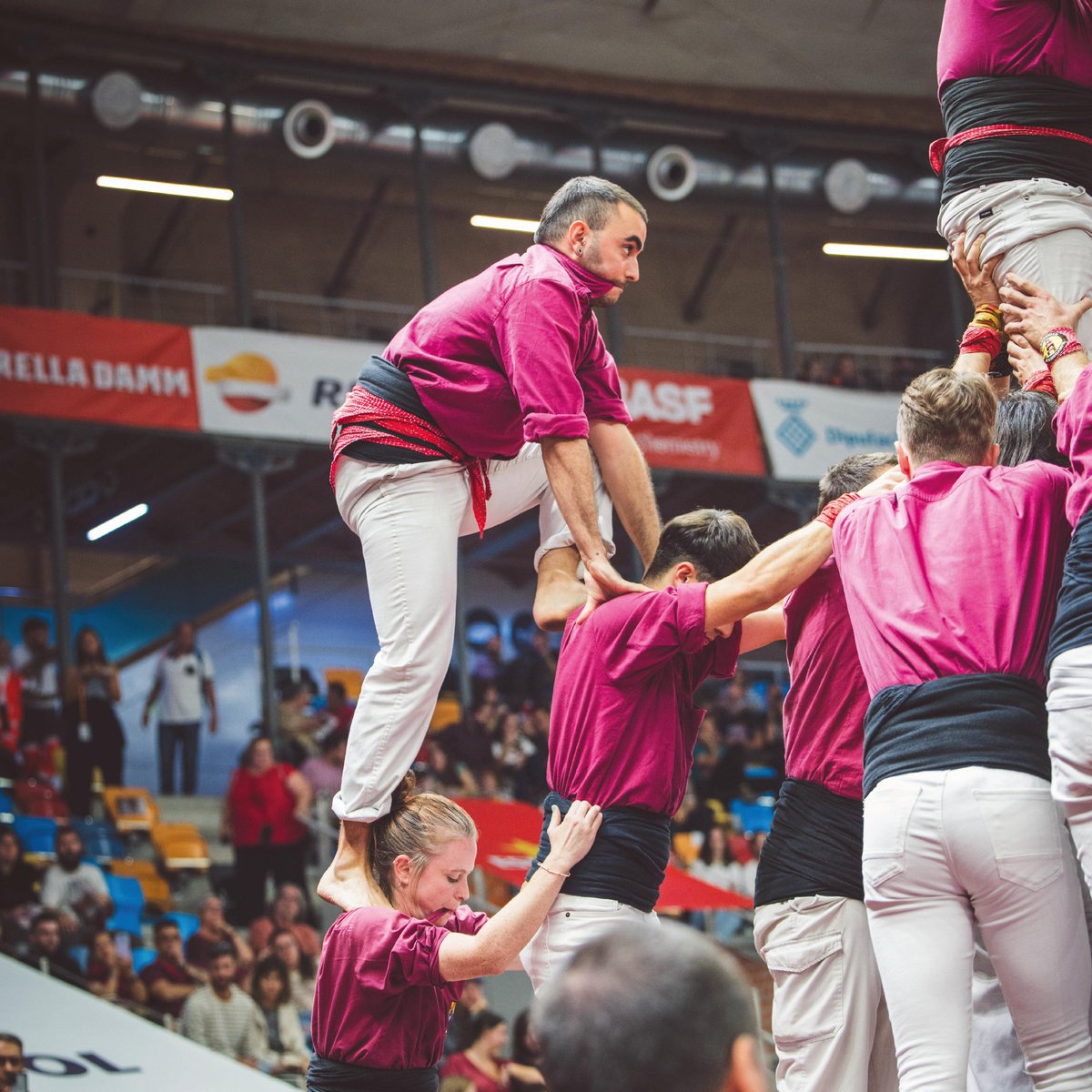CdLleida's tweet photo. L’última a casa!❤️‍🔥 Ens veiem aquest dissabte amb motiu de la XXIX DIADA DELS CASTELLERS DE LLEIDA!

Queden 2 grans actuacions per acabar la temporada, som-hi colla!

🗓️ 26/10
📍 Plaça Paeria (Lleida)
🕛 17.30 h
🤝🏻 @XiquetsSerrallo @Tirallongues 

#castells #lleida #orgullbordeus https://t.co/rqqOdUZnnP