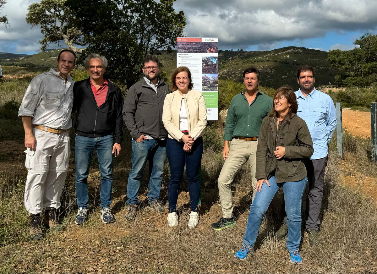 idafconsulting's tweet photo. @miguel_forestal CEO de @idafconsulting
en la visita de @PalomaAbaEU directora de
@cinea_eu y @LinaGarcia_AND consejera de @MedioAmbAND a las parcelas de monte alcornocal del @LIFECO2RK en el marco del @Congreso_CLIMA
#LIFEProgramme
https://t.co/fJfYrX5M8h🔗 https://t.co/fSXV2ybbMK