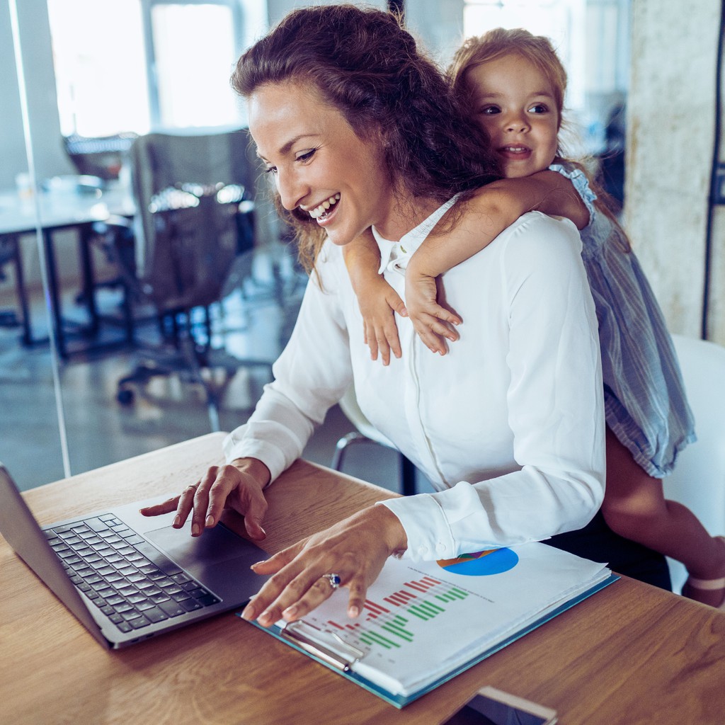TheHoffSA's tweet photo. You're at the helm of your organization; steer your family with the same care. Essential online safety tips for the busy executive. #ExecutiveParenting #InternetSafety 👉 

Read more 👉 https://t.co/858tq8juS8

#Cyberbullying #safebrowsing #OnlineSafety #ProtectOurKids https://t.co/ZMqzLZFF1t