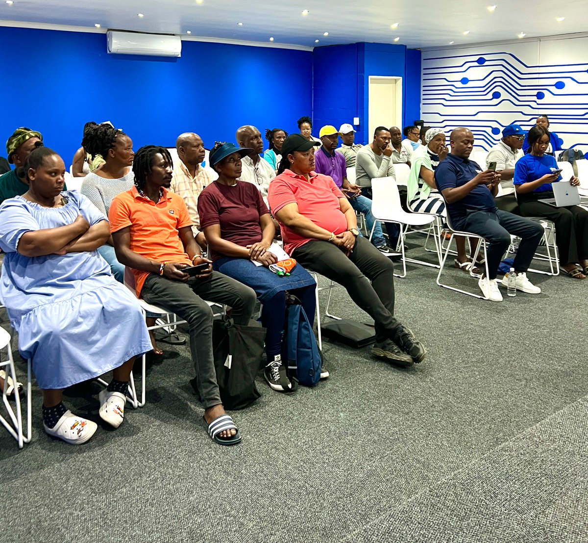 SiluloUluthoF's tweet image. Kicking off Bootcamp 8 with our first speaker, Lee-Anne Pereira! 🚀 

#SiluloFoundation #Bootcamp8 #AEDF #EmpowerDunoon #TownshipEntrepreneurship #BusinessOperations