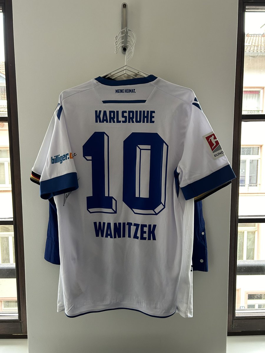 MagicMutzel's tweet photo. Legende 💙🤍 https://t.co/cVQ4ZSRfzX