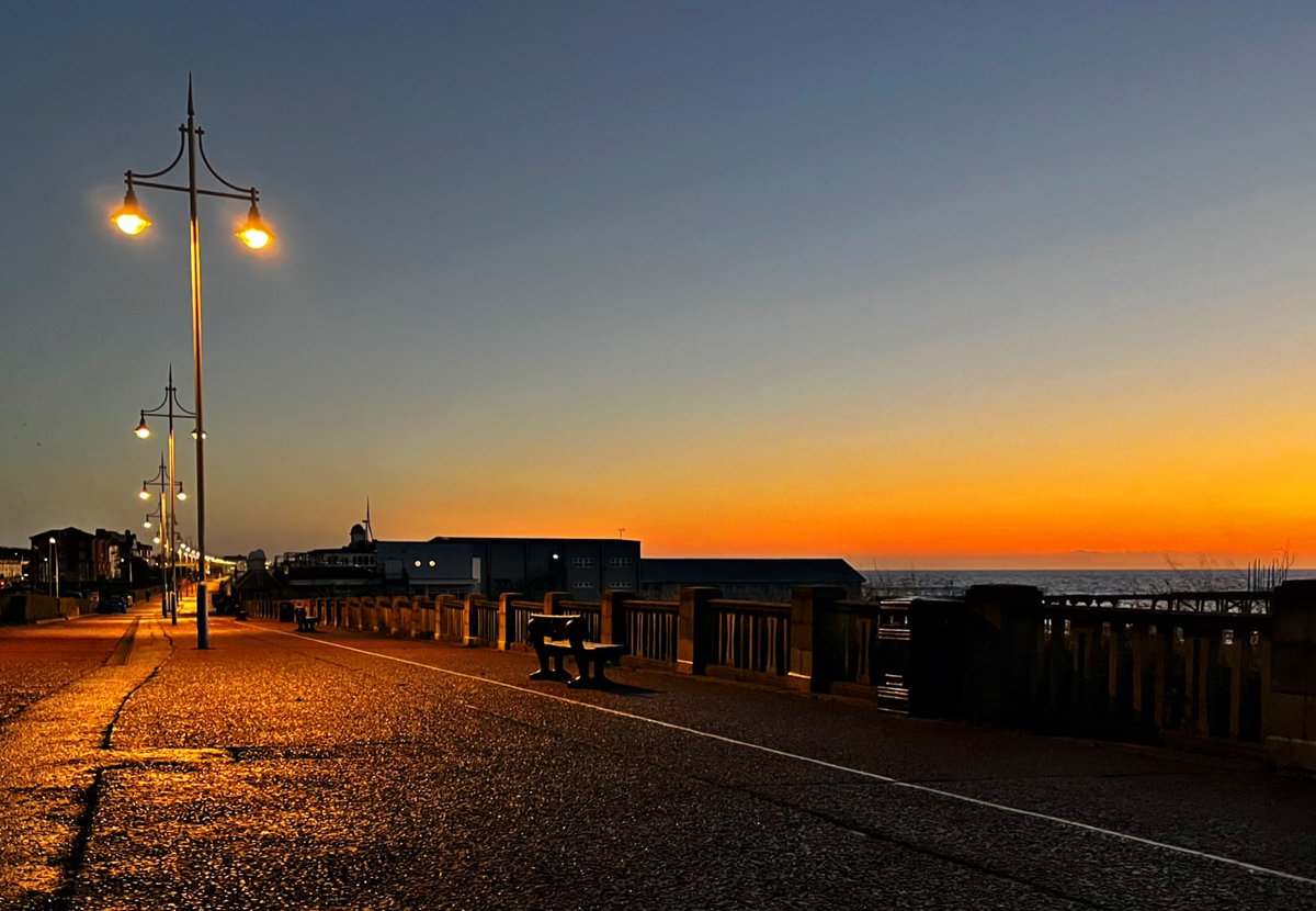 SeeItMyWay__'s tweet photo. October #sunrise on U.K’s most easterly town  🌅 https://t.co/j6B4wGwsrv