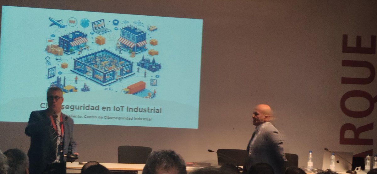 Tras la interesante charla de <a href="/EnriqueRandoGon/">Enrique Rando Gonz</a> pasamos a otra que promete sobre #IoT de la mano de José Valiente Director del Centro de #Ciberseguridad #industrial.