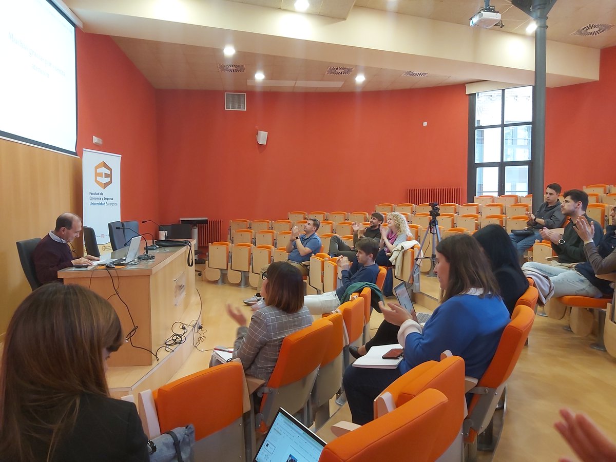 BagBusiness's tweet photo. Yesterday, we had the First Session of the #VIIBBS!

Many thanks to Julio Sánchez Chóliz for presenting their wonderful work and the audience for their attendance and interesting comments.

We hope to see you soon! 👋

Here are some pictures of the Session! 📷 https://t.co/Yiszs9CTCK