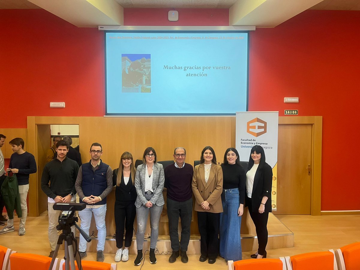 BagBusiness's tweet photo. Yesterday, we had the First Session of the #VIIBBS!

Many thanks to Julio Sánchez Chóliz for presenting their wonderful work and the audience for their attendance and interesting comments.

We hope to see you soon! 👋

Here are some pictures of the Session! 📷 https://t.co/Yiszs9CTCK