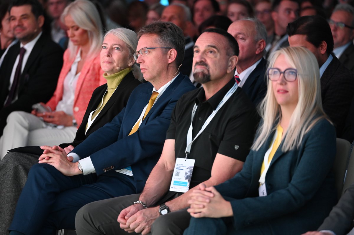nitragovrs's tweet photo. Министарка @drjelenabegovic отворила трећу међународну конференцију AI_4_LIFE: Biotech Future Forum, која окупља више од 1.000 учесника из преко 15 земаља, са 66 међународних говорника.
#AI4LIFE #BiotechFuture https://t.co/kkVKKI1kVT