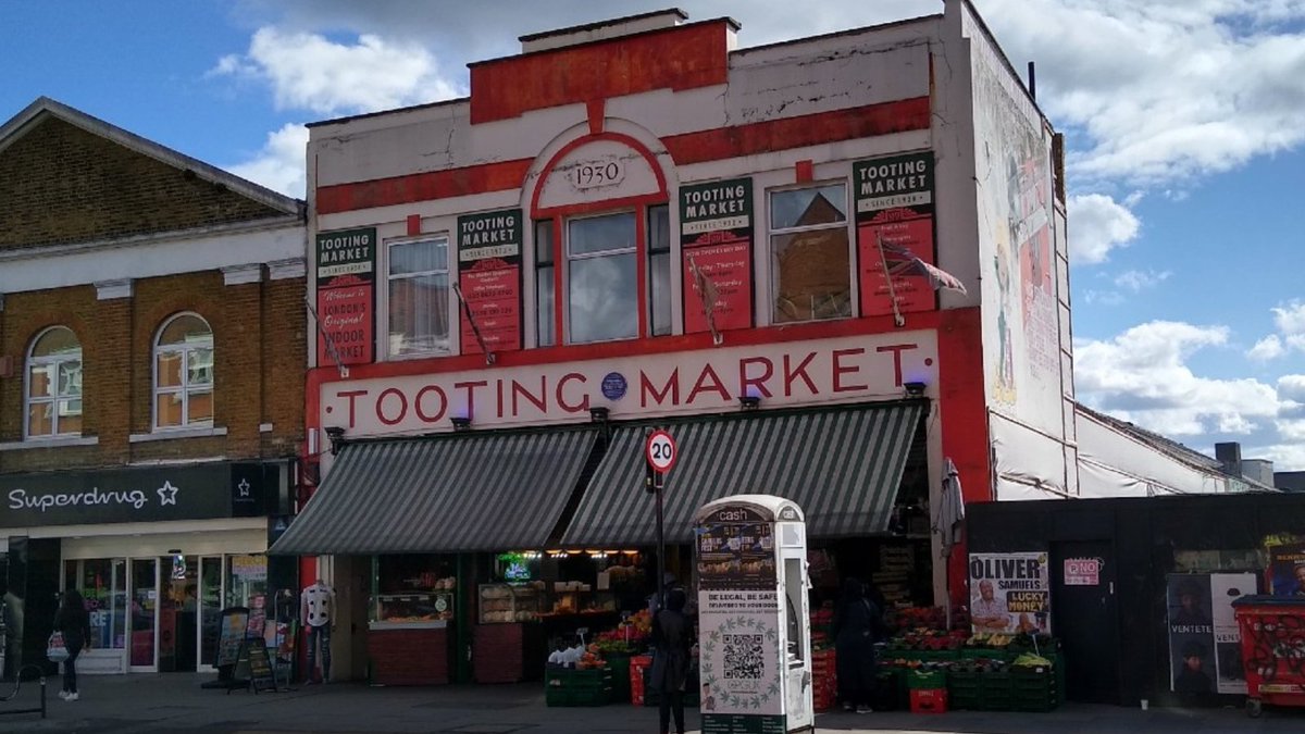 Help us map Wandsworth’s special places.

From quirky house frontages to local parks, post boxes or street signs, Wandsworth is packed with special places of interest.

Tell us about the local treasures you love by dropping a pin on our map.

wandsworth.gov.uk/news/news-octo…