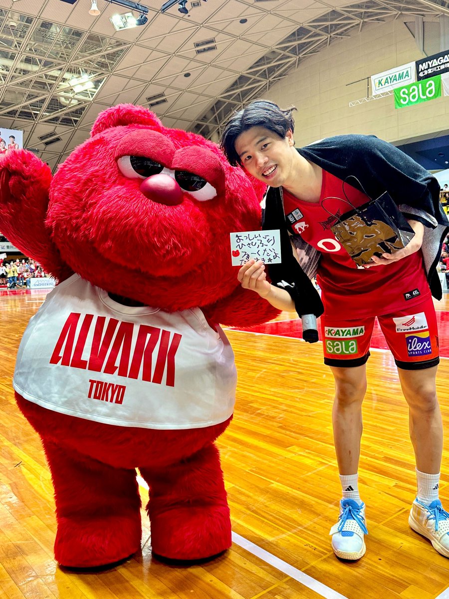 三遠ネオフェニックスの #吉井裕鷹 選手へ #ルーク からお土産とお手紙