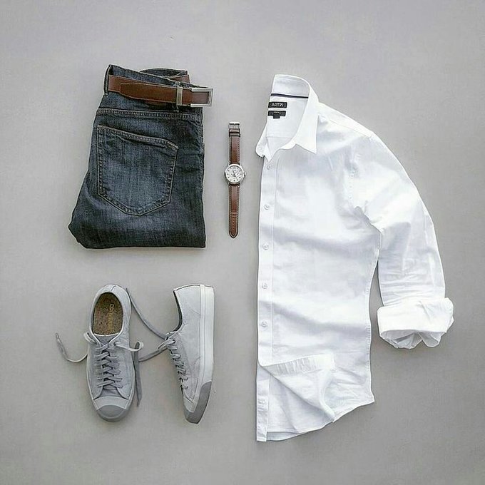 fastadopter's tweet photo. 5 Sexy Outfits For Men:

1. White shirt with jeans https://t.co/eOZAXhEXrC