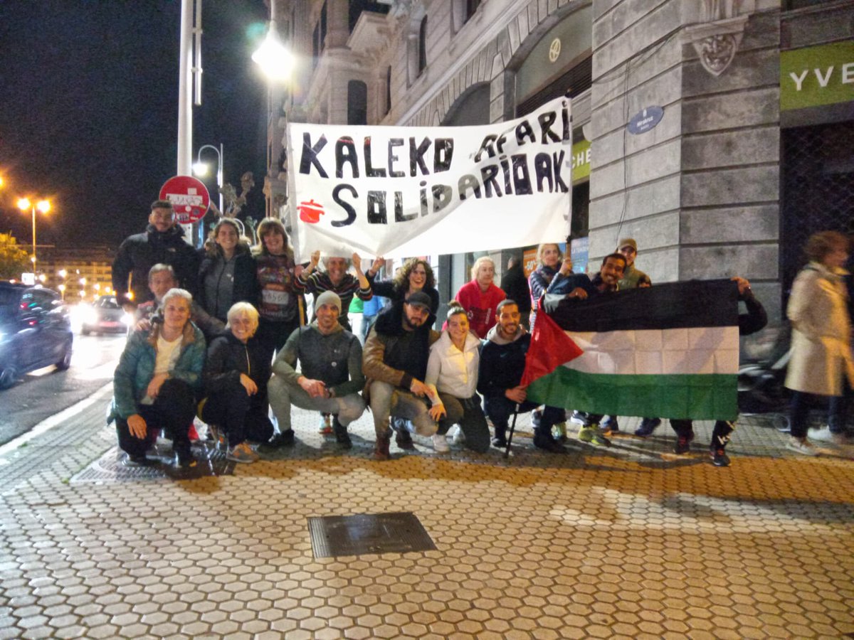 Instituzioen utzikeriaren aurrean Gizatasunez beteriko Ekimen Solidario eta Anitza kriminalizatu nahi izatea bidegabekeri izugarria da. Zuen Elkartasuna eta Berotasunaz gain, zuen laguntza beharko dugu Afari Solidarioak bizirik nahi baditugu . Mila Esker!!!