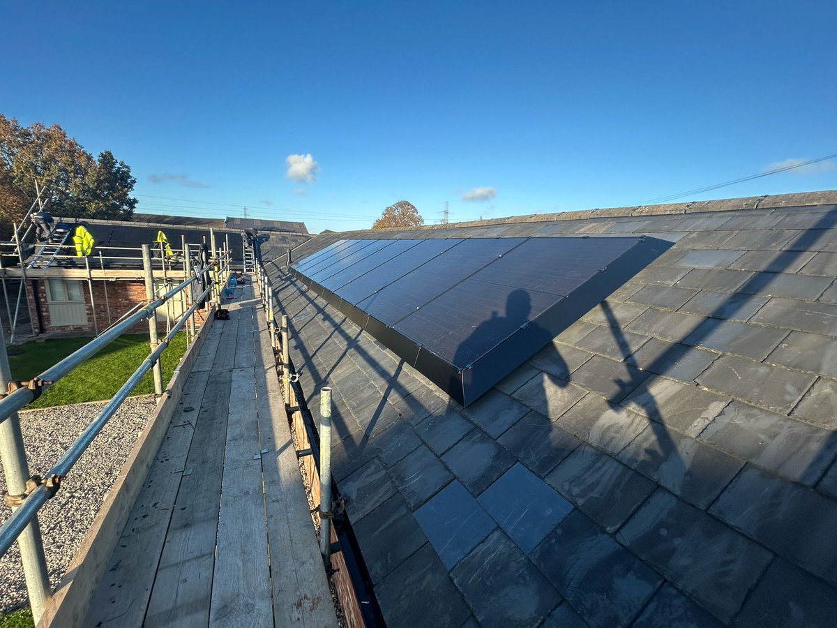 A_Class_P_And_E's tweet photo. A busy week so far…..

A stunning dual array solar PV system installed in the gorgeous countryside this week. Paired with a Tesla Powerwall to capture excess solar and provide power during an outage! 

#SolarPV #Tesla #Powerwall #Installation #Solaskirt #energy #Backup #Solar https://t.co/6xdkiKgLE6