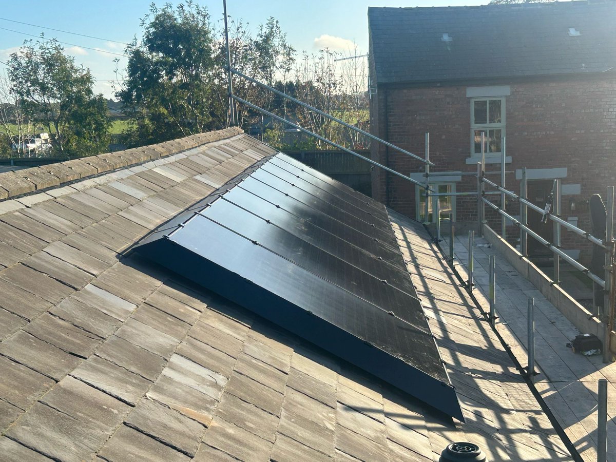 A_Class_P_And_E's tweet photo. A busy week so far…..

A stunning dual array solar PV system installed in the gorgeous countryside this week. Paired with a Tesla Powerwall to capture excess solar and provide power during an outage! 

#SolarPV #Tesla #Powerwall #Installation #Solaskirt #energy #Backup #Solar https://t.co/6xdkiKgLE6
