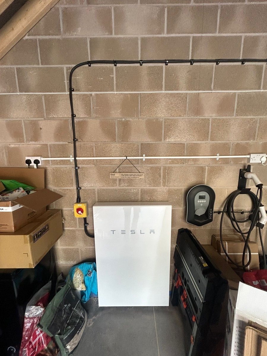 A_Class_P_And_E's tweet photo. A busy week so far…..

A stunning dual array solar PV system installed in the gorgeous countryside this week. Paired with a Tesla Powerwall to capture excess solar and provide power during an outage! 

#SolarPV #Tesla #Powerwall #Installation #Solaskirt #energy #Backup #Solar https://t.co/6xdkiKgLE6