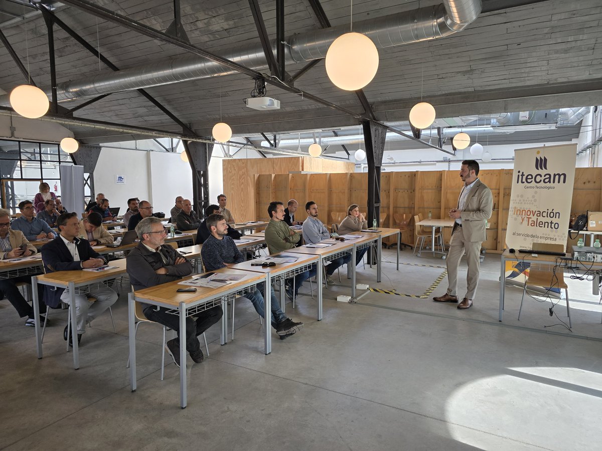 itecam_CT's tweet image. Seguimos con Pablo de la Villa de #LMGroup, quien nos habla sobre la "revolución en la gestión de almacenes" con robótica móvil. 🚚🤖. ¡Un futuro muy presente!

#Industria40 #LogísticaInteligente