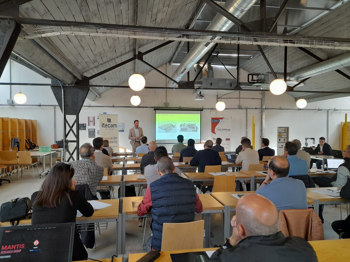 itecam_CT's tweet image. Seguimos con Pablo de la Villa de #LMGroup, quien nos habla sobre la "revolución en la gestión de almacenes" con robótica móvil. 🚚🤖. ¡Un futuro muy presente!

#Industria40 #LogísticaInteligente