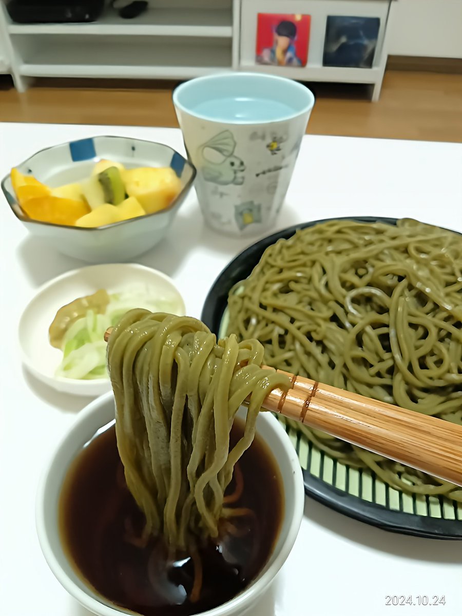 夜ご飯   ぜいたく茶そば / 茶来未×はたけなか
 
すっっっごく香りがあっておいしすぎた！！！！！写メ撮り方マネしたぐらいおいしかたあ🫶🏻⸒⸒

( 世界緑茶コンテスト2009.2013最高金賞茶師 佐々木健監修 )
