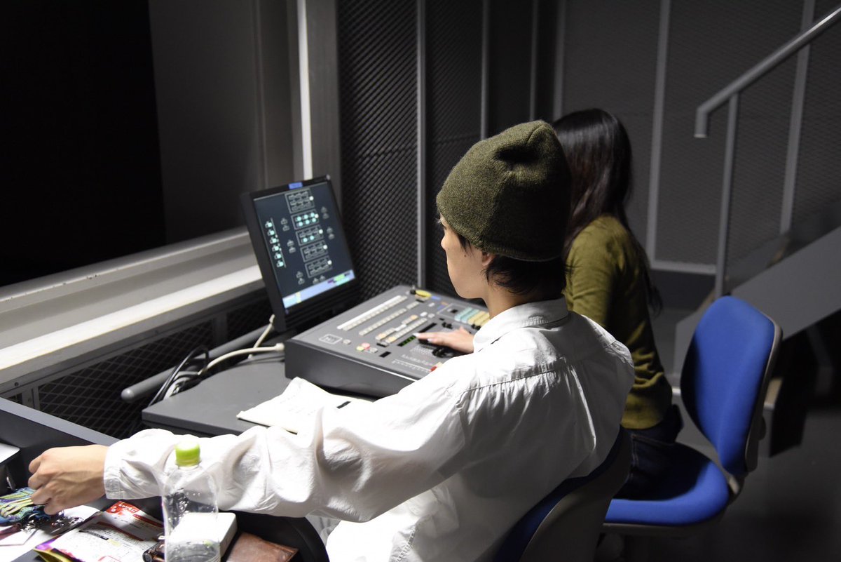 TEKIPA_2026's tweet photo. 💡照明班💡
会場の照明の取り付けや本番当日の操作を行っています💫
各シーンの雰囲気に合わせた照明を考案中🌀お楽しみに✨
#taufes2024 #多摩美術大学 #多摩美 #テキパ #テキスタイルパフォーマンス #テキパ2024 #textileperformance https://t.co/C7wFCibRHq