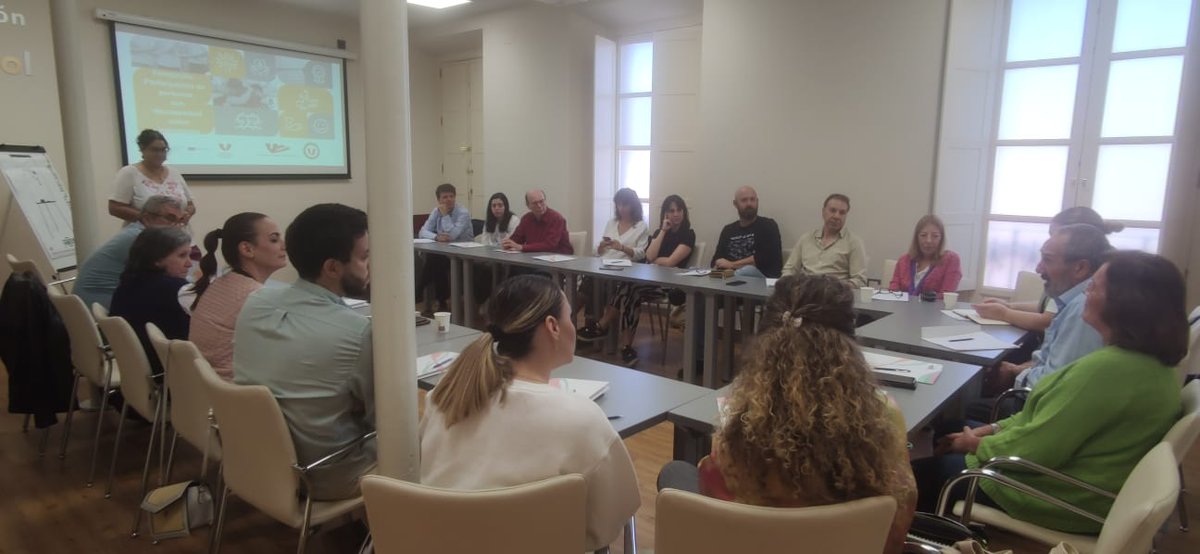 VoluntariadoPAV's tweet photo. 🌟 ¡Comenzamos el seminario "Participación de personas con discapacidad como voluntarias" impartido por Aurora Gómez Presidenta de @ApiceEpilepsia 
Una mañana llena de aprendizaje y enriquecimiento donde participan entidades de la provincia de #Sevilla 
#Hacemosvoluntariado https://t.co/a0fnMgUzTn