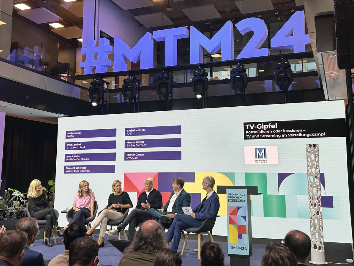 Beim TV-Gipfel zur Eröffnung des 2. Tags bei den #MTM24 geht’s um TV und Streaming im Verteilungskampf mit Clement Schwebig (<a href="/wbd_de/">Warner Bros. Discovery Deutschland</a>), Katja Hofem (<a href="/NetflixDE/">netflixde</a>), Inga Leschek (<a href="/RTLDE_Corporate/">RTL Deutschland</a>), Hendrik Pabst (<a href="/P7S1Group/">ProSiebenSat.1</a>), Christine Strobl (@ARDde ) &amp; Marcus Wolter (Banijay DE)