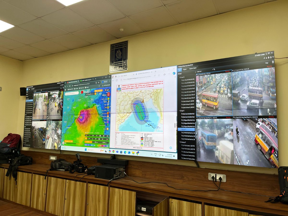 kmc_kolkata's tweet image. KMC Department Officials are posted at the Control Room and are actively monitoring all areas across the city to combat any emergency related to #CycloneDana

#tropicalcyclone #Dana #Cyclone