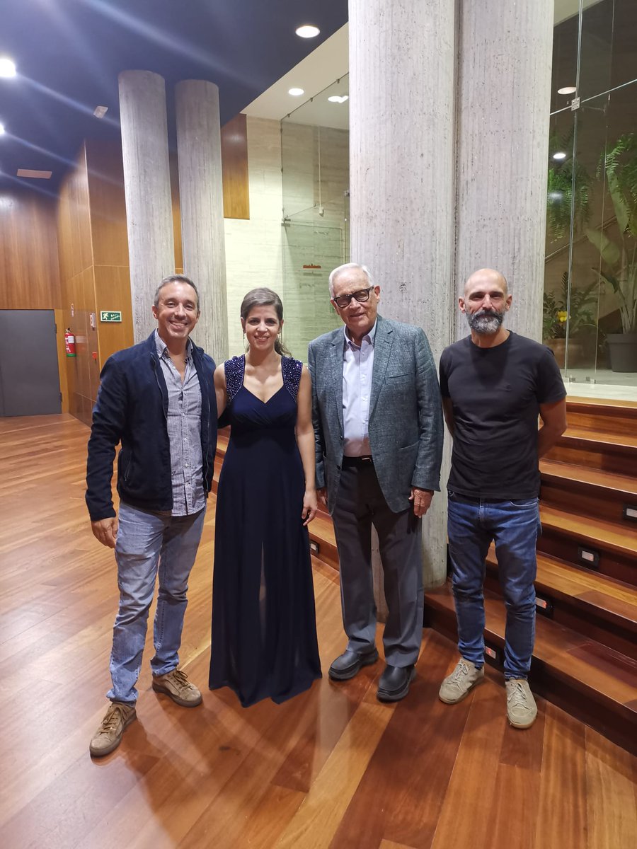 sflpgc's tweet photo. Extraordinario concierto la noche de ayer en el PARANINFO.
VIVIANA LASARACINA, piano, con un programa de RACHMANINOV y SCRIABIN y dos magníficos bises encandiló a los asistentes.

¡No te pierdas el próximo! https://t.co/dMl01Qrxke