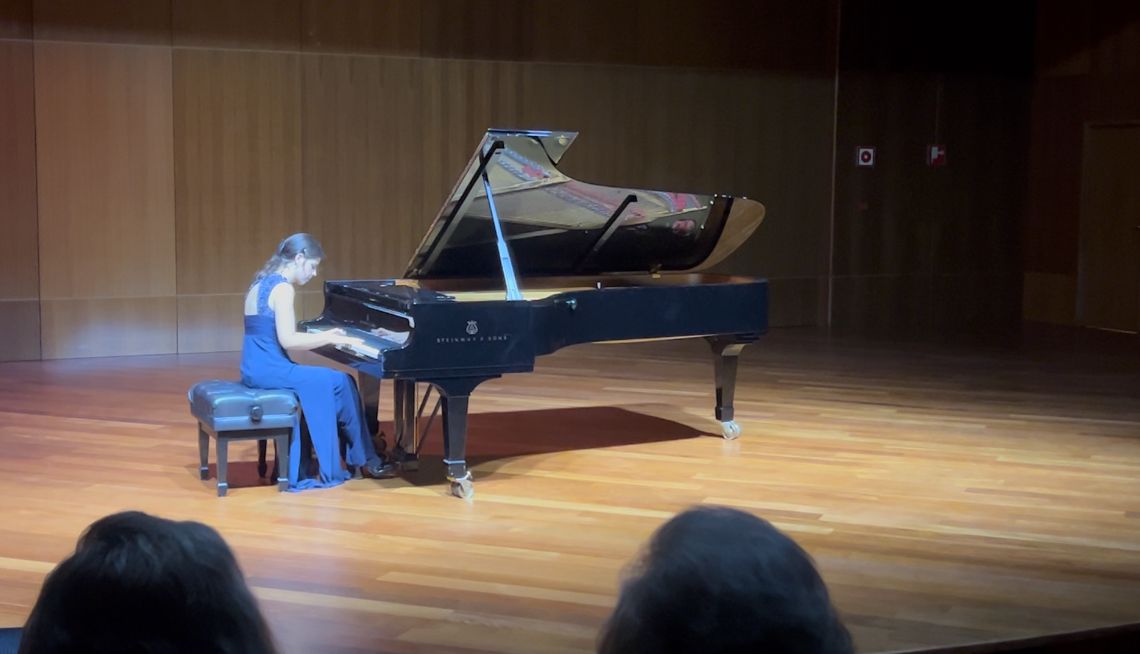 sflpgc's tweet photo. Extraordinario concierto la noche de ayer en el PARANINFO.
VIVIANA LASARACINA, piano, con un programa de RACHMANINOV y SCRIABIN y dos magníficos bises encandiló a los asistentes.

¡No te pierdas el próximo! https://t.co/dMl01Qrxke