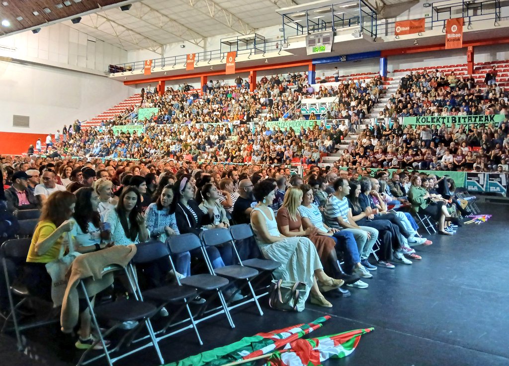 ELAIbaizNerbioi's tweet image. Gaur La Casillan 4️⃣0️⃣0️⃣0️⃣ militante bildu gara hauxe aldarrikatzeko:

📢 Gutxieneko soldaten benetako hobekuntza‼️

📢 Zerbitzu publikoak indartzeko erreforma fiskala‼️

#DenokIrabazteko #U24LaCasilla