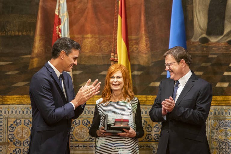Uno de los últimos actos públicos de Carmen Alborch recibiendo el reconocimiento del pueblo valenciano. Un día como hoy , el 24 de octubre del 2018 nos dejó, muchas la seguimos recordando, una mujer feminista que amaba la libertad.