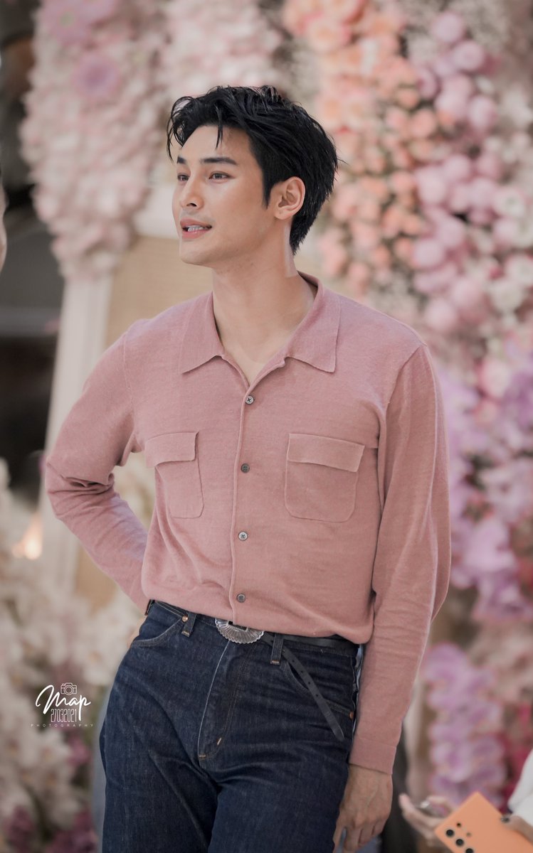 MAP27032021's tweet photo. My flowers boy 💐

APO IN CENTRAL FLOWER SHOW

#CentralAnniversaryXApo 
@Nnattawin1 #ApoNattawin https://t.co/F2oODWiGGS