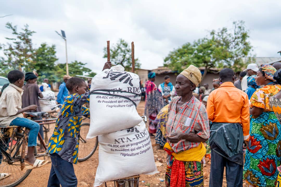 #Outreach Ruzizi/Season A 2024-2025:
At least 2000 farmers are receiving input packages (maize seed &amp; fertilizer) in 9 villages in Ruzizi, through AALI's participation in country-wide #agtransformation agenda.
This initiative, which began in the September 2023-2024 agricultural
