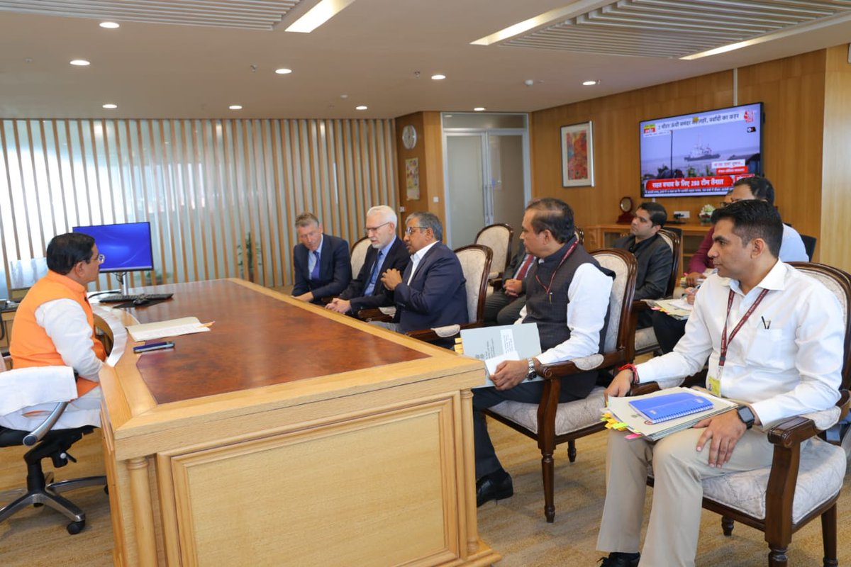 Had a fruitful meeting with Mr. Michael Lewis, CEO of Uniper, who led a delegation of senior leaders from the energy major. We discussed ways to strengthen our collaboration in the green hydrogen sector. Also invited him to participate in ongoing tenders to partner with India as