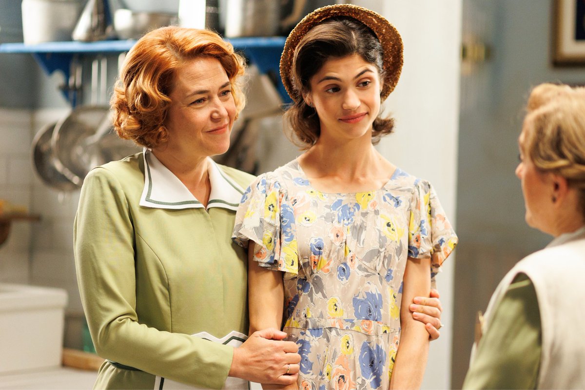 LaModerna_tve's tweet image. ¡Buenos días! Hoy, en #LaModerna

➡️ Agustín le pide matrimonio a Inés
➡️ Maruja avisa a César del proyecto de Iván
➡️ Martita vuelve a Salamanca

¡Nos vemos a las 16:30h en @La1_tve y @rtveplay! 😘