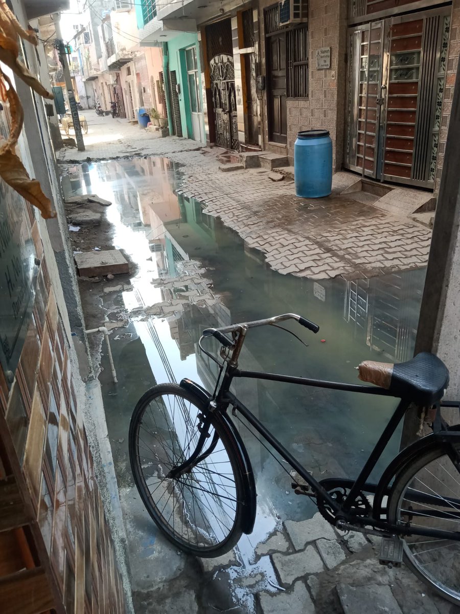 Sandeeppatel400's tweet photo. @VipulGoelBJP Sewrage worst condition in Parvatiya Colong near Vidya Sagar school NIT Faridabad, after so many complaints nothing do by MCF,  pls take necessary action as soon as possible @MCFBD2 @DC_Faridabad @NayabSainiBJP @KPGBJP @cmohry @mlkhattar @PMOIndia @SatishPhagna @VipulGoelBJP https://t.co/cyo1Jp3AkQ