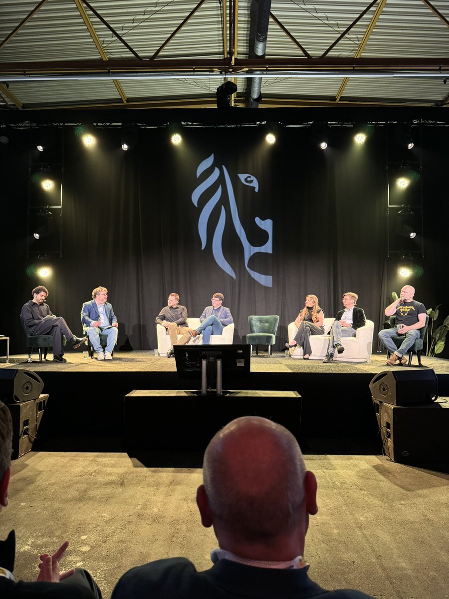 alexandradarch's tweet photo. Panelgesprek met o.a. Max Schrems, Stijn Christiaens (Collibra), Hans Graux (VTC)…Gemodereerd door @Riadh_B 🤌🏻
Interessante sessie ook te volgen via: https://t.co/nEh3t88h9V
#privacy #data #trefdag https://t.co/WLwj22tXNO